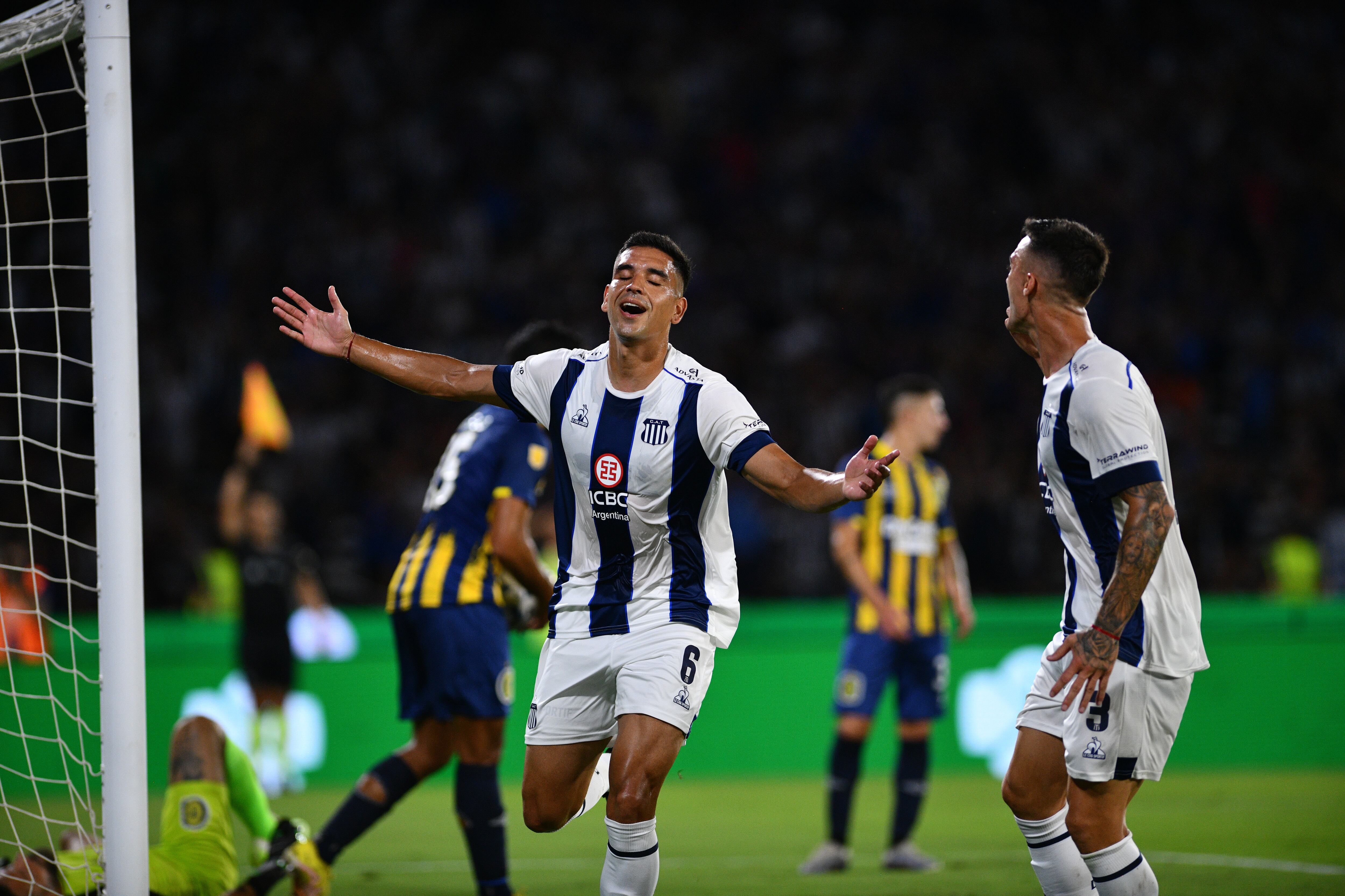 Juan Rodríguez anota el segundo tanto para Talleres vs. Rosario Central, por la Copa LPF 2024