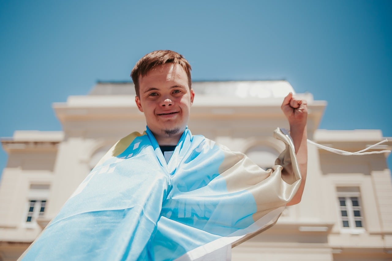 El joven de 21 años tuvo una increíble participación en el Mundial de Natación para personas con síndrome de Down.