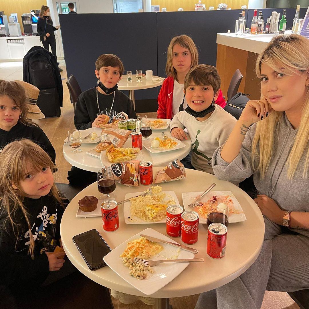 Wanda Nara junto a sus hijos.