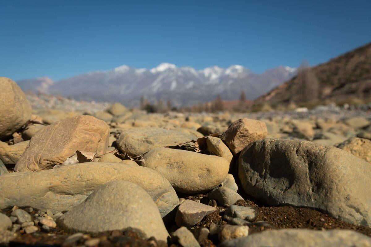 Mendoza 12 Agosto  de 2021 Sociedad
Crisis Hídrica, Dique Potrerillos 
Mendoza atraviesa uno de los inviernos mas secos de los últimos años, en el cual casi no se registraron nevadas importes en alta montaña, esto repercutirá en la falta de agua para riego de cultivos y consumo humano en el verano del 2022.  
Rio Blanco
Ignacio Blanco / Los Andes