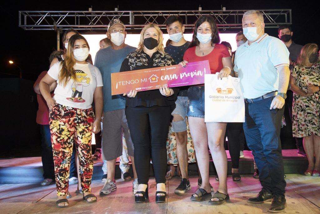 Entrega de viviendas en Arroyito