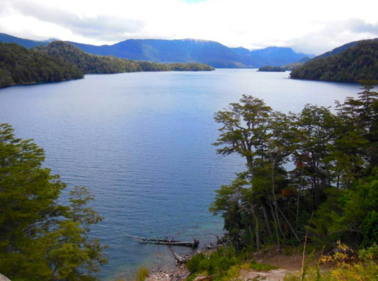 Lago Correntoso, Neuquén.