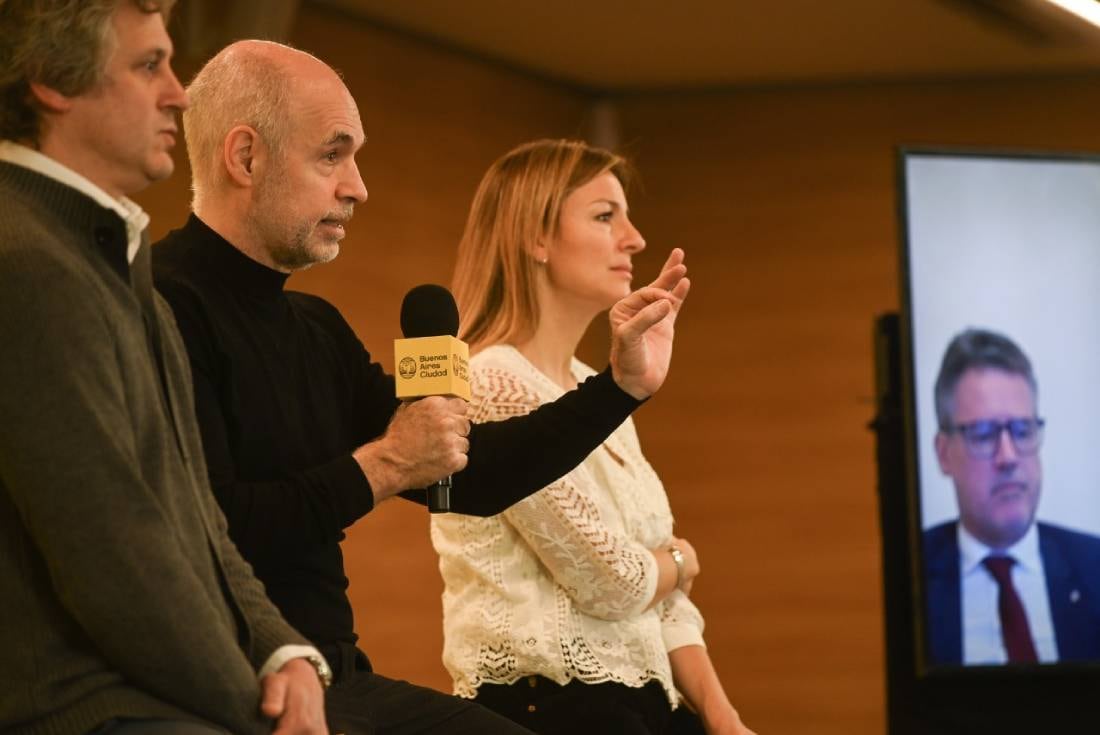 El jefe de Gobierno porteño, Horacio Rodríguez Larreta, junto a su jefe de Gabinete, Felipe Miguel, y a la ministra de Educación, Soledad Acuña.