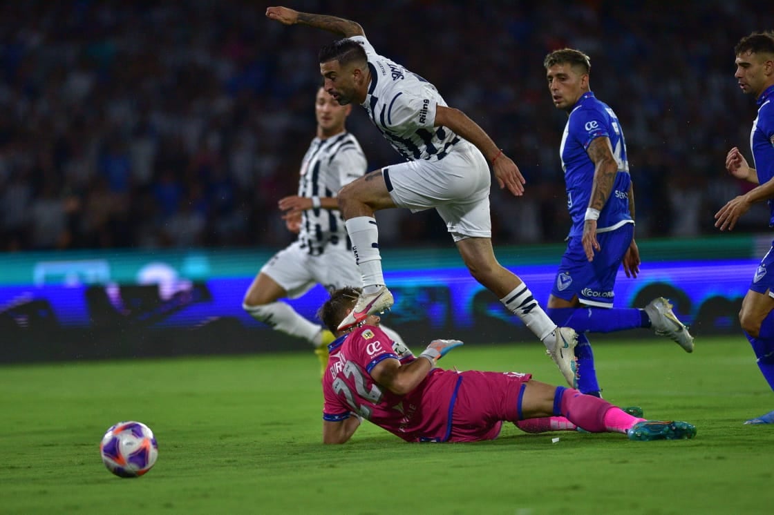 Talleres enfrentó a Vélez por la Liga Profesional en el estadio Mario Alberto Kempes. (Ramiro Pereyra / La Voz)