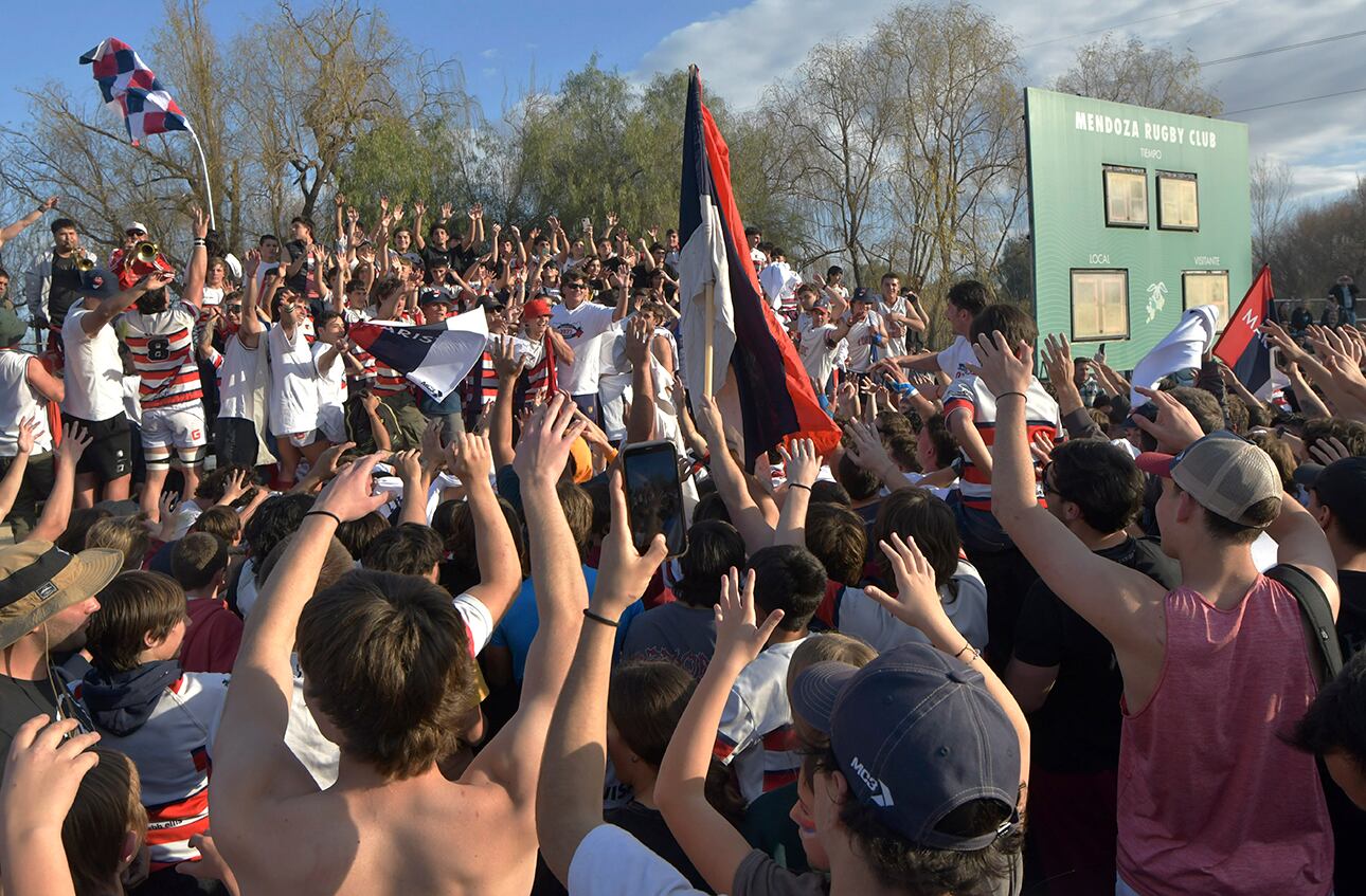 Marista Rugby Club volvió a gritar campeón en el Torneo Regional del Oeste. En esta oportunidad, superó de manera contundente a Liceo por 70-14. Foto: Orlando Pelichotti