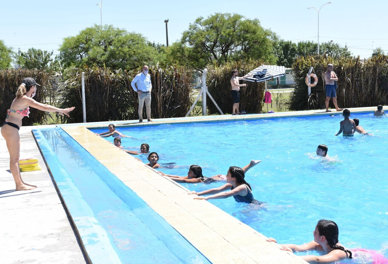 Arrancó la Colonia Municipal "todos al agua"