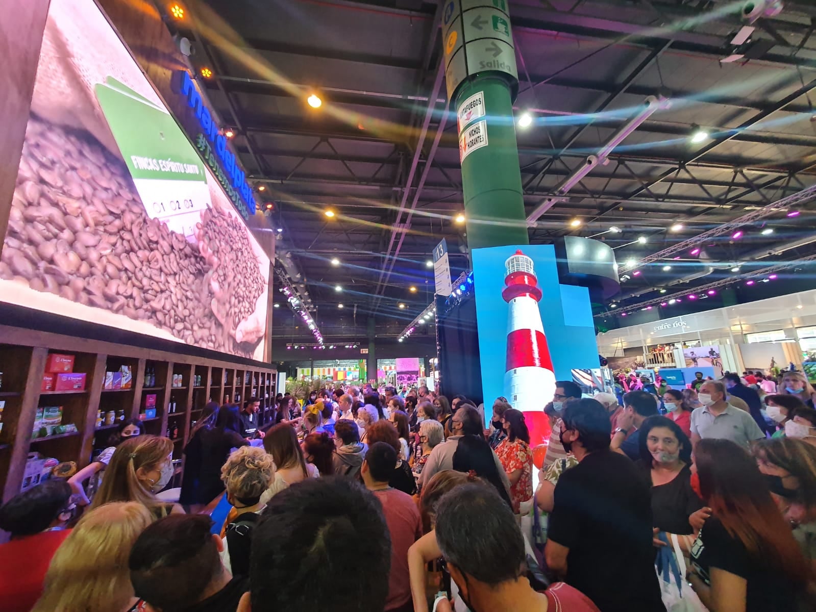 Con un impactante stand dentro del Pabellón Nacional, el Ente Municipal de Turismo y distintos prestadores turísticos locales se encuentran promocionando los servicios, gastronomía, recreación, hotelería y productos marplatenses que pueden disfrutarse todo el año.