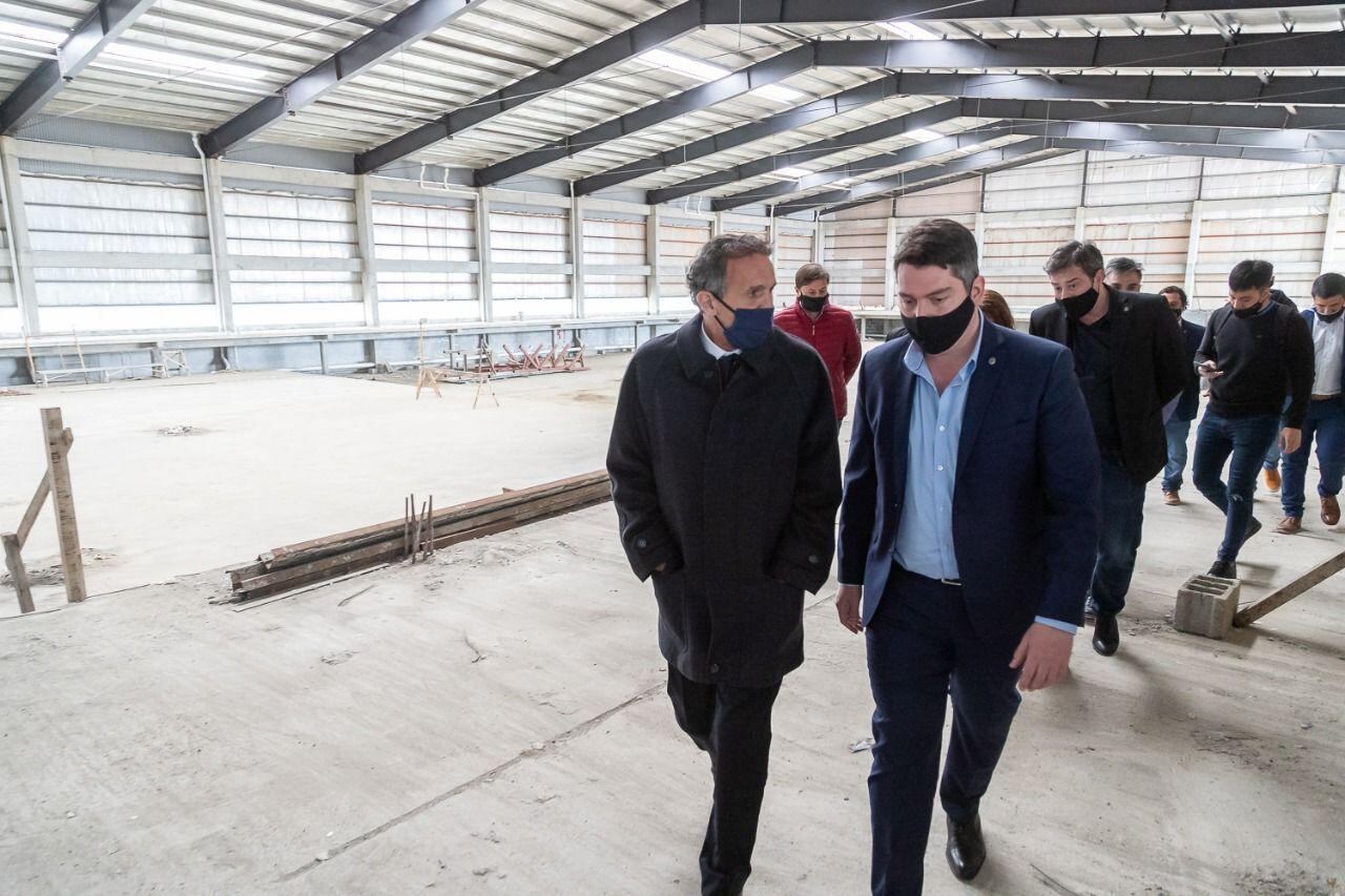 Perez y Katopodis recorrieron las obras del natatorio que se encuentran paralizadas desde 2019.