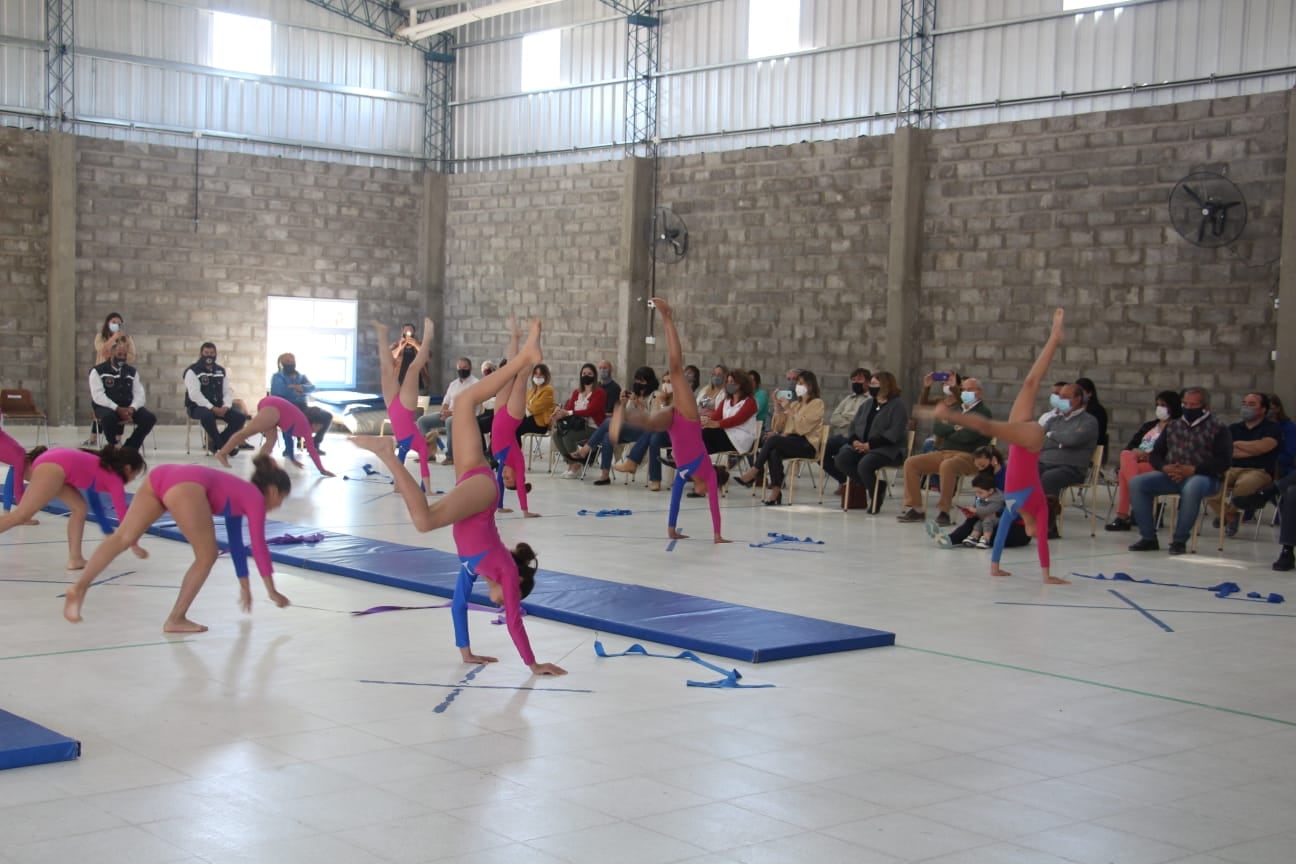 Se inauguró el SUM de la Escuela Nº 17 de Orense