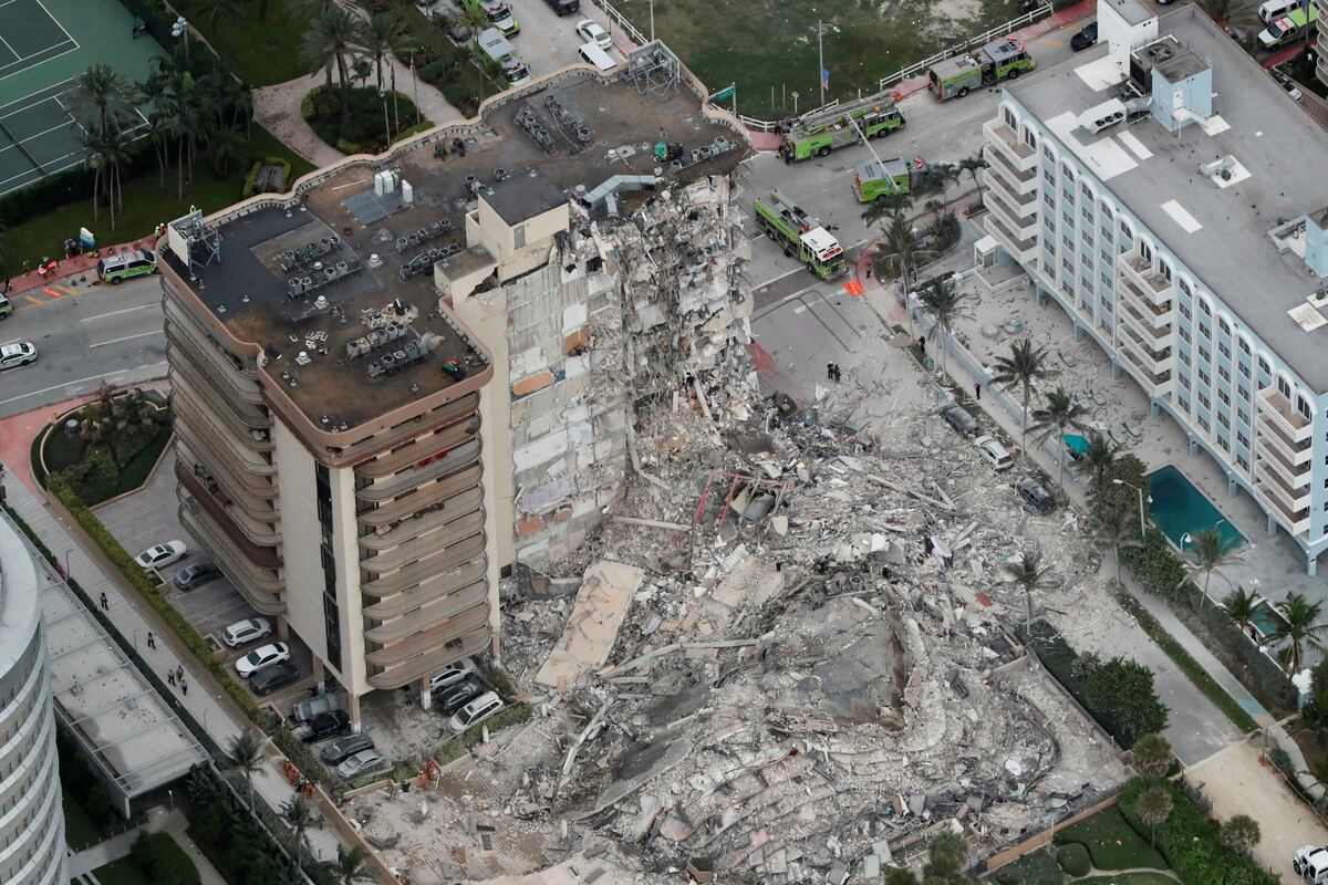 El impactante video del momento exacto en el que se derrumba el edificio en Miami