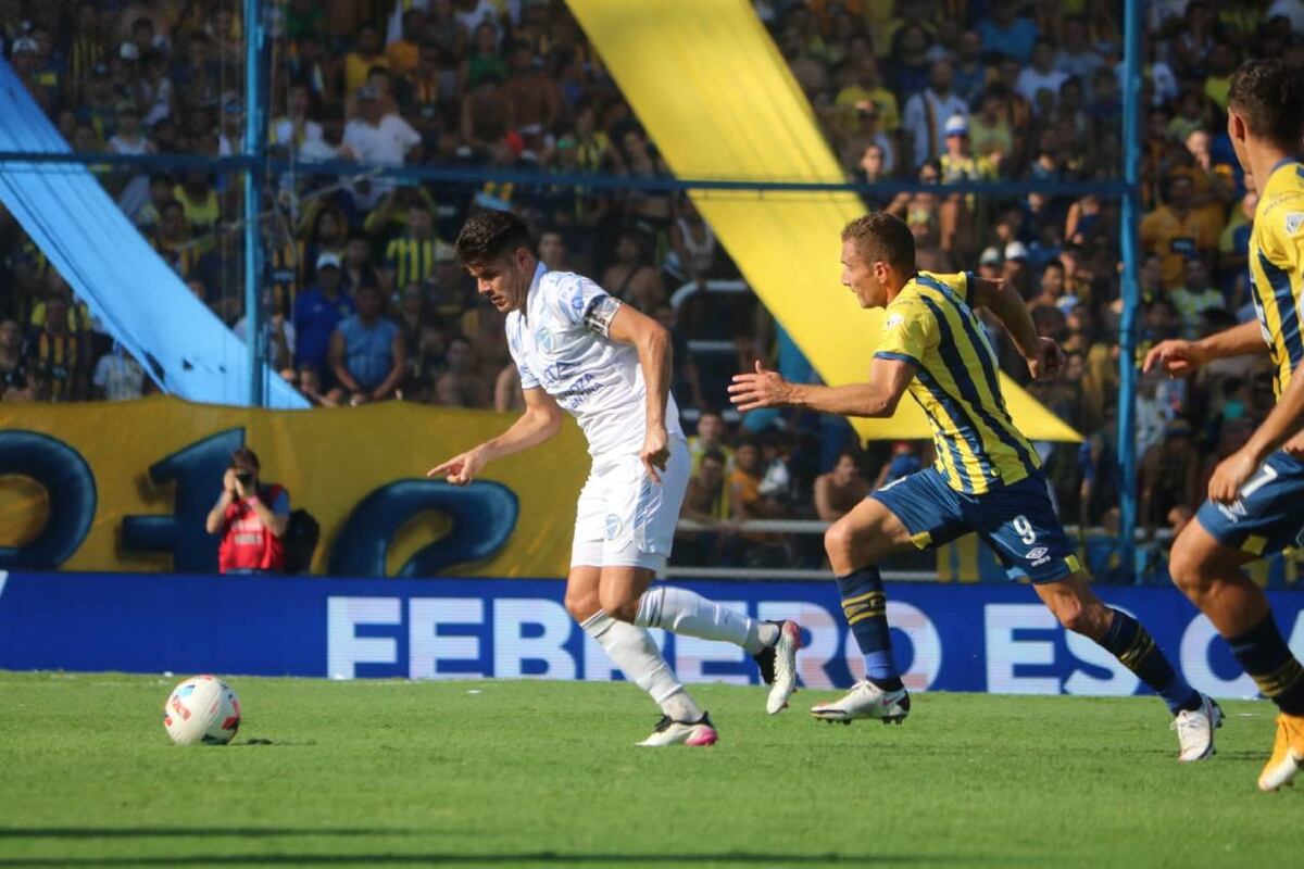 Godoy Cruz sorprendió a Rosario Central y ganó por primera vez en el torneo
