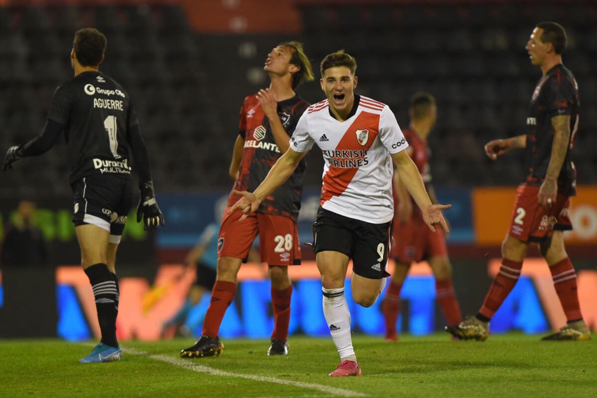 Julián Álvarez hizo un partidazo ante Newell’s y la rompió en la Liga Profesional