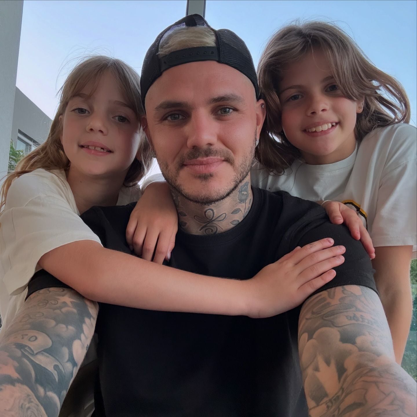 Mauro Icardi publicó fotos con sus hijas Francesca Icardi e Isabela Icardi en medio del conflicto mediático por la separación de su esposa.