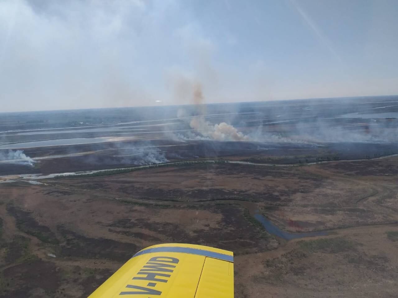 Utilizaron aviones hidrantes de Fearca para combatir el fuego en Arroyo Leyes.