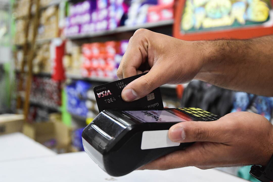 Las tarjetas de crédito tendrán un incremento del 30% en los límites de compras de las cuotas. 