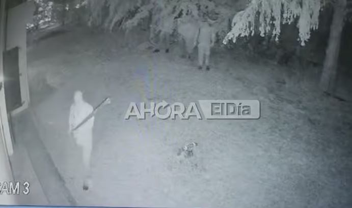 Cámara toma ladrones encapuchados