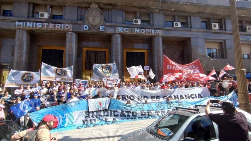 La movilización frente al Ministerio de Economía.