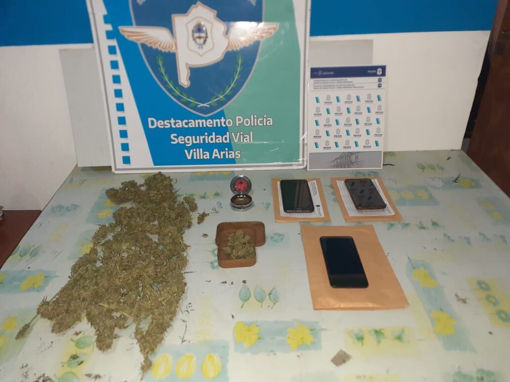 Tres detenidos por una causa de venta de estupefacientes y un aprehendido por marihuana