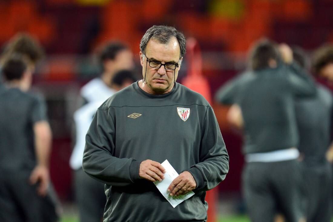 Bielsa podría ponserse nuevamente el buzo del conjunto de Núñez (Prensa Athletic)