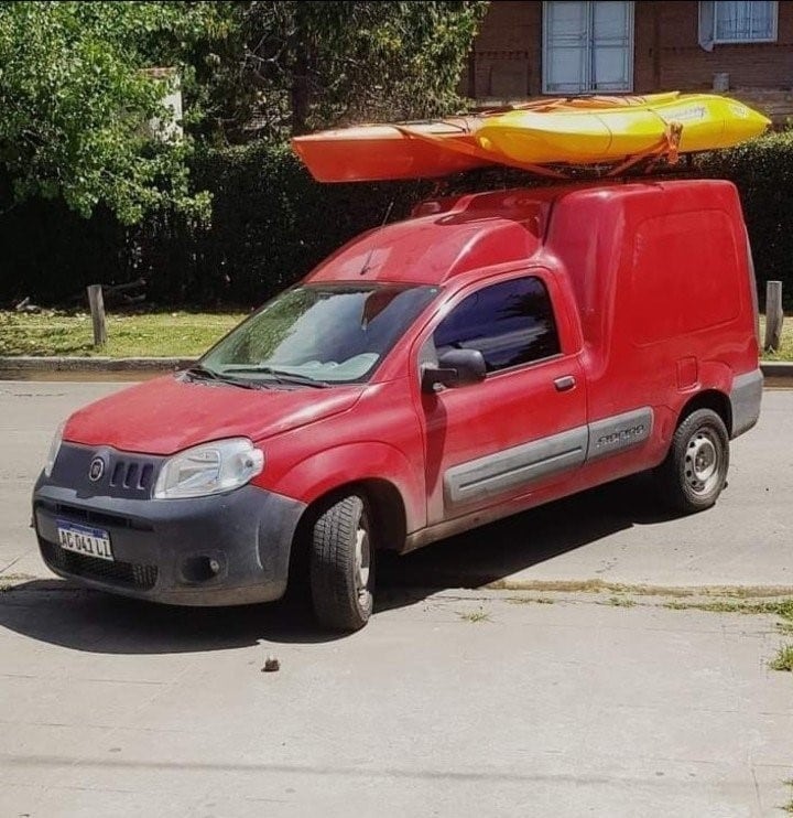 Le robaron la camioneta con cuatro perras y gracias a las redes sociales recuperó todo al día siguiente