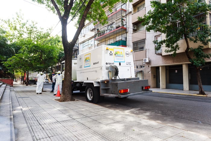 Vuelta a clases cuidada: cómo la Ciudad limpia y desinfecta el espacio público.