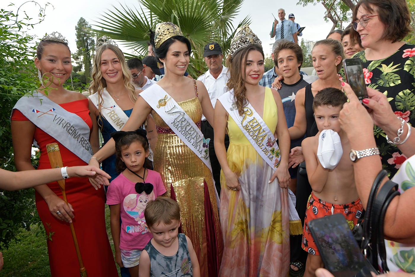 Regata Internacional  Vendimia 2023
La emblemática Regata Internacional de la Vendimia se prepara para su 77ª edición, que tendrá lugar en la sede central del Lago del Parque General San Martín, en la Ciudad de Mendoza.
Ana Laura Verde, de La Paz,  Reina Nacional de la Vendimia y Gemina Navarro de Tupungato Virreina Nacional

Foto : Orlando Pelichotti