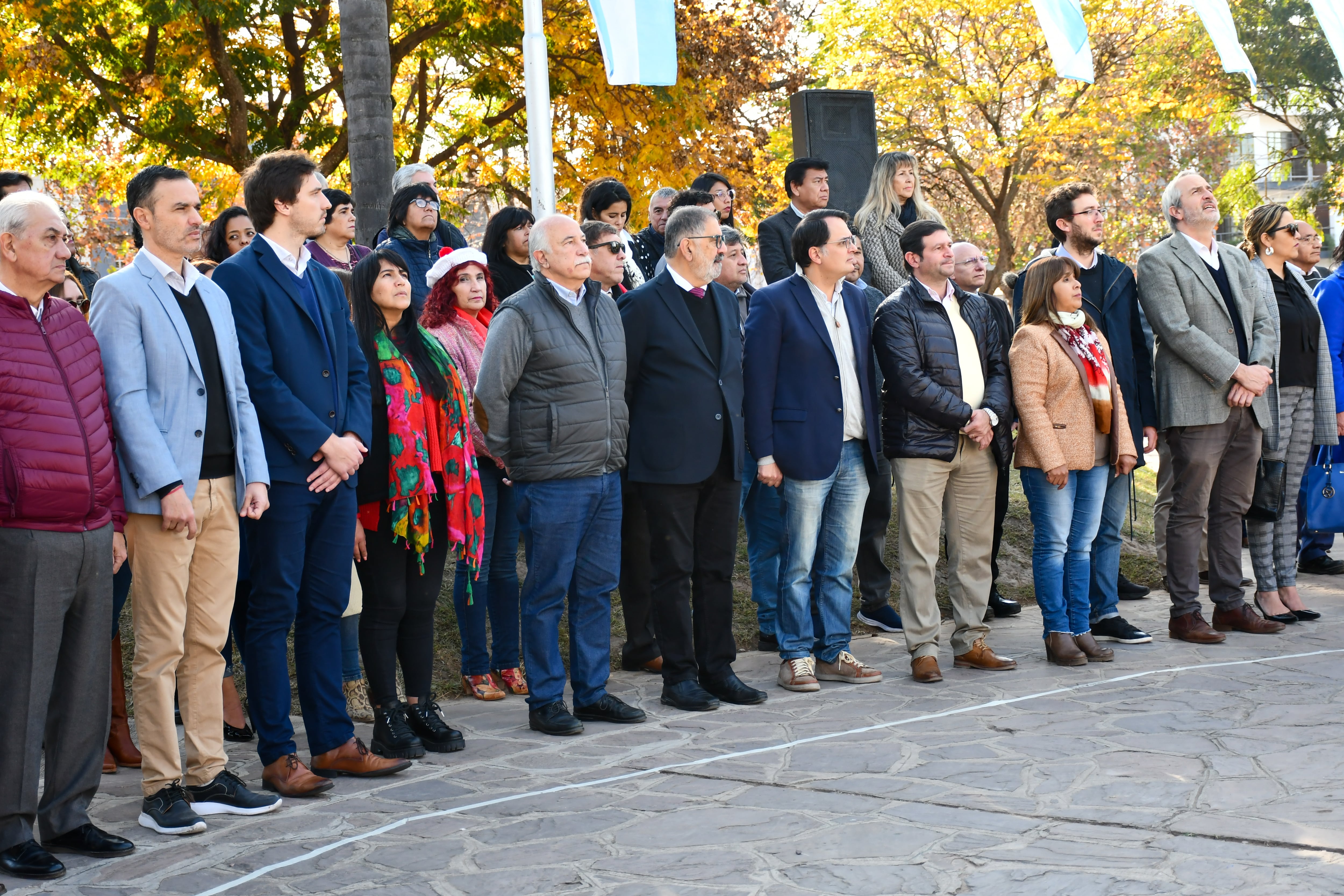 Funcionarios municipales, concejales y legisladores provinciales y nacionales asistieron al acto en el barrio Ciudad de Nieva.