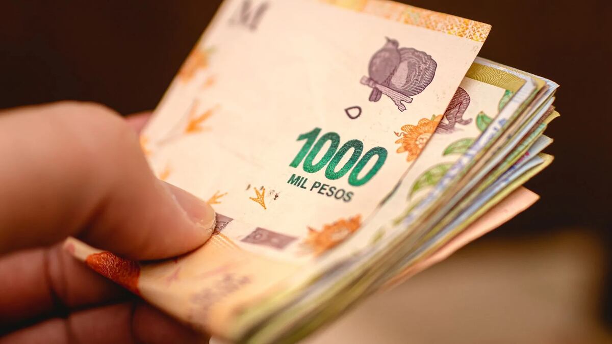 Abrieron vacantes para trabajar en bancos en Argentina con sueldos de $1,6 millones: cómo postularse
