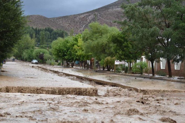 Calles anegadas por la fuerza del temporal.