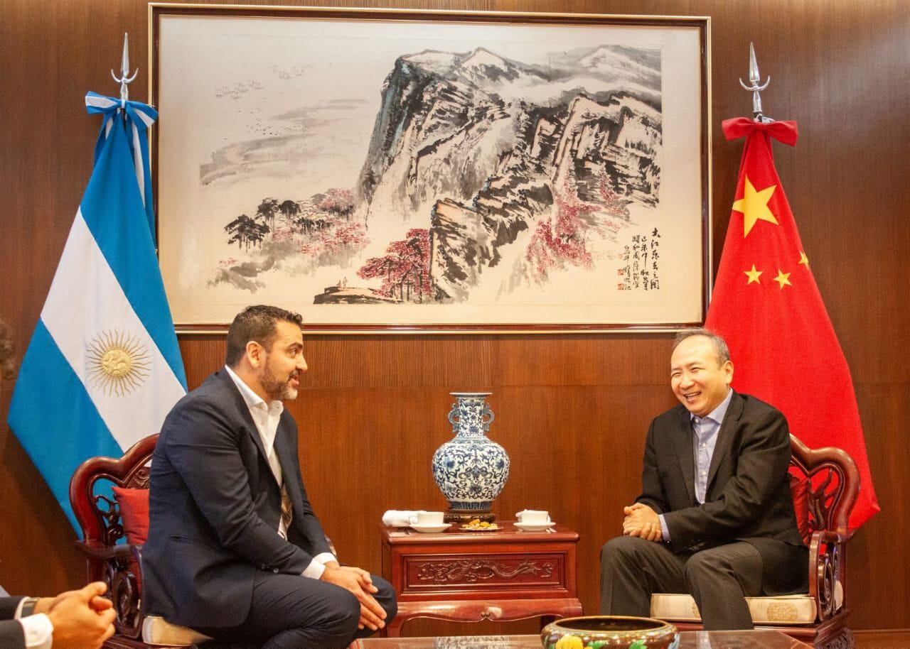 Vuoto se reunió con el embajador de China