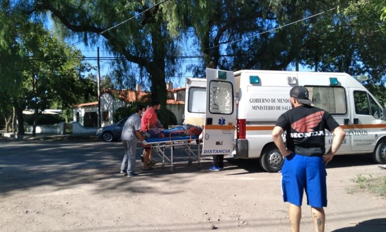 La mujer al mando de la moto no resistió y murio camino al hospital de Alvear. Gentileza 