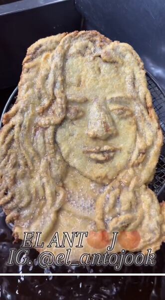 Un restaurante sorprendió a su clienta con la milanesa personalizada con su rostro.