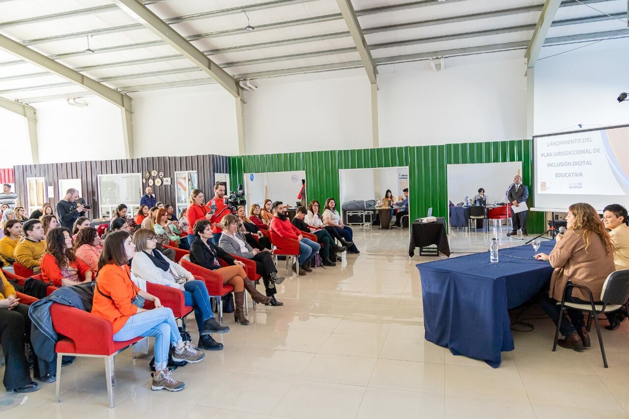 Tierra del Fuego presentó el plan de inclusión digital educativa “Conectar Igualdad”