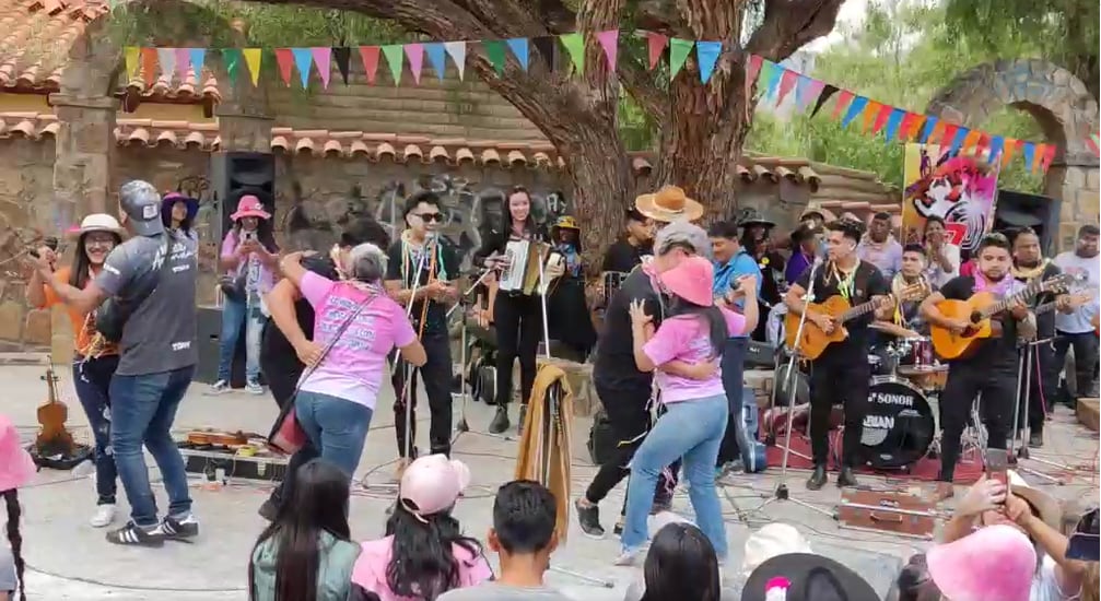 Humahuaca vivió en este jueves el 54° Topamiento de Comadres y Festival de la Chicha y de la Copla.