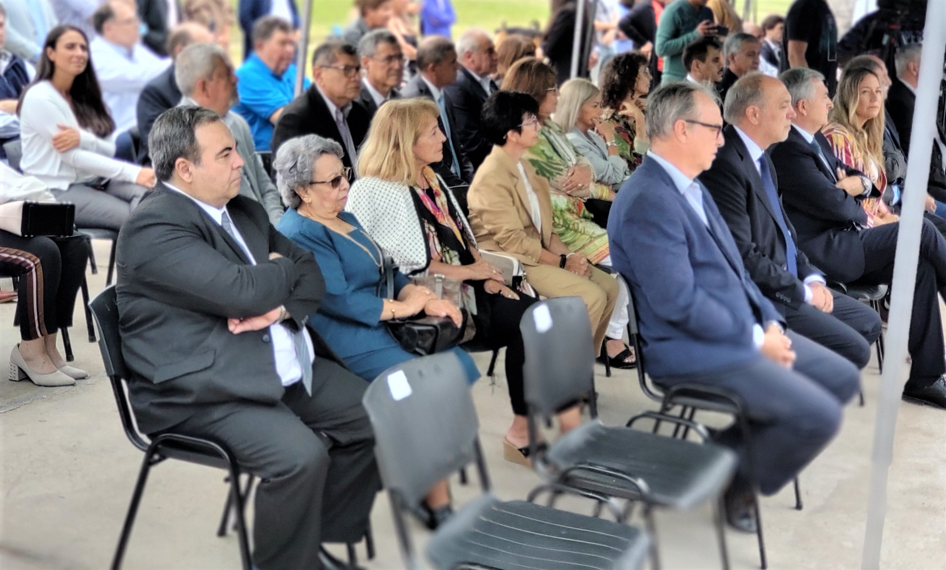 Especialmente invitados, sobrinos de la Dra. Josefina Scaro asistieron al acto inaugural y de imposición de su nombre a la maternidad del hospital de Alto Comedero.