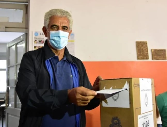 El candidato a diputado votó en la localidad de 9 de Julio, de donde es oriundo.