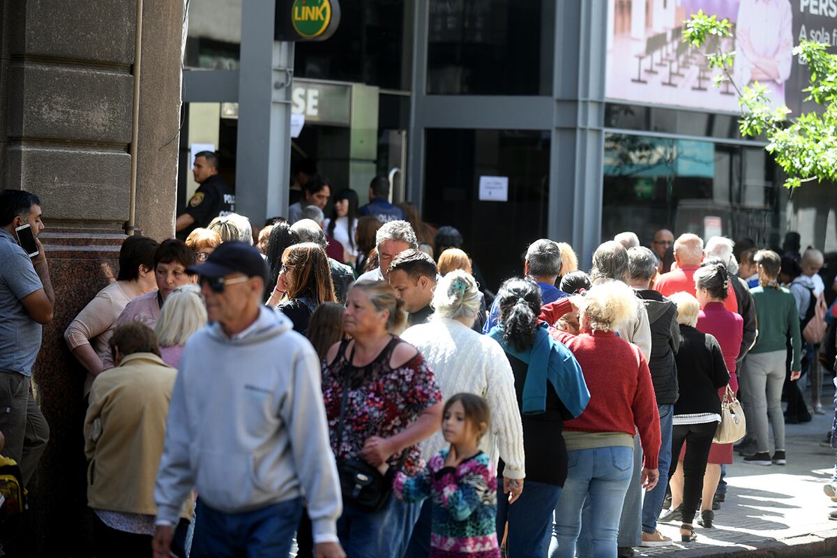 Córdoba: se confirmó cuándo los jubilados y pensionados cobran el medio aguinaldo