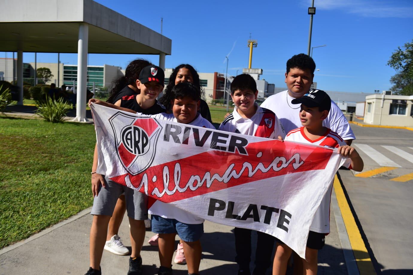 Los simpatizantes de River y Boca copan Córdoba, de cara al superclásico de este domingo en el Kempes. (José Gabriel Hernández / La Voz)