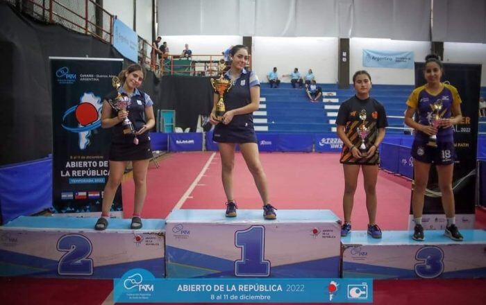 La delegación mendocina con 16 preseas en el Abierto de la república de tenis de mesa.