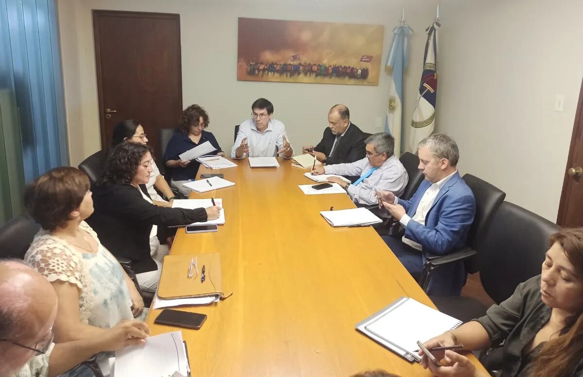 El Gobierno de la Provincia se reunió con los gremios que nuclean a docentes de los distintos niveles, dando inicio así a las primeras negociaciones por paritarias.