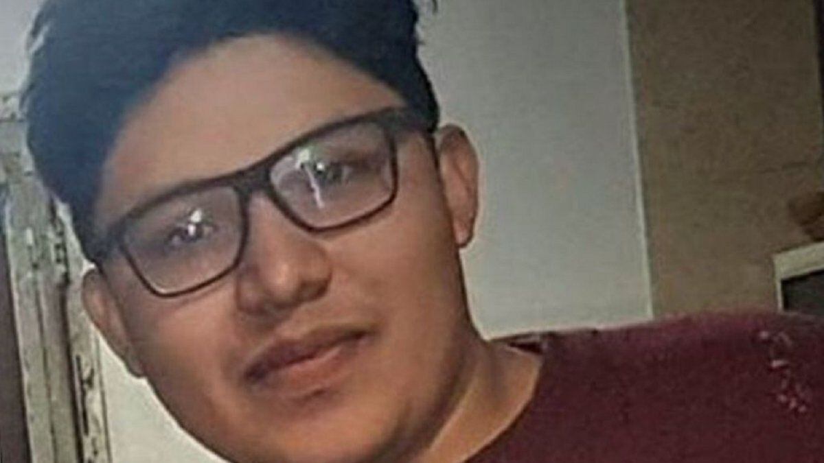 Un adolescente de 18 años quiso evitar un robo y lo acribillaron frente a su papá