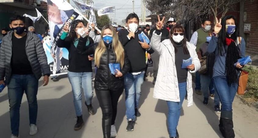 Los candidatos a concejales Martín Llamas, Zulma Piniella, Fabricio Rasjido y demás integrantes de la lista 505, recibieron el apoyo de los candidatos a diputados provinciales en sus recorridas por los barrios de de San Salvador de Jujuy.