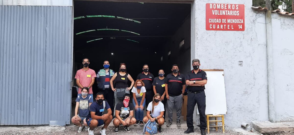 Bomberos Voluntarios de la Ciudad de Mendoza reciben donaciones para armar su cuartel