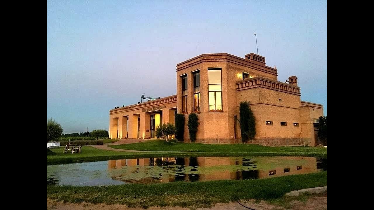 Belasco de Baquedano, la bodega mendocina que semeja un castillo español.