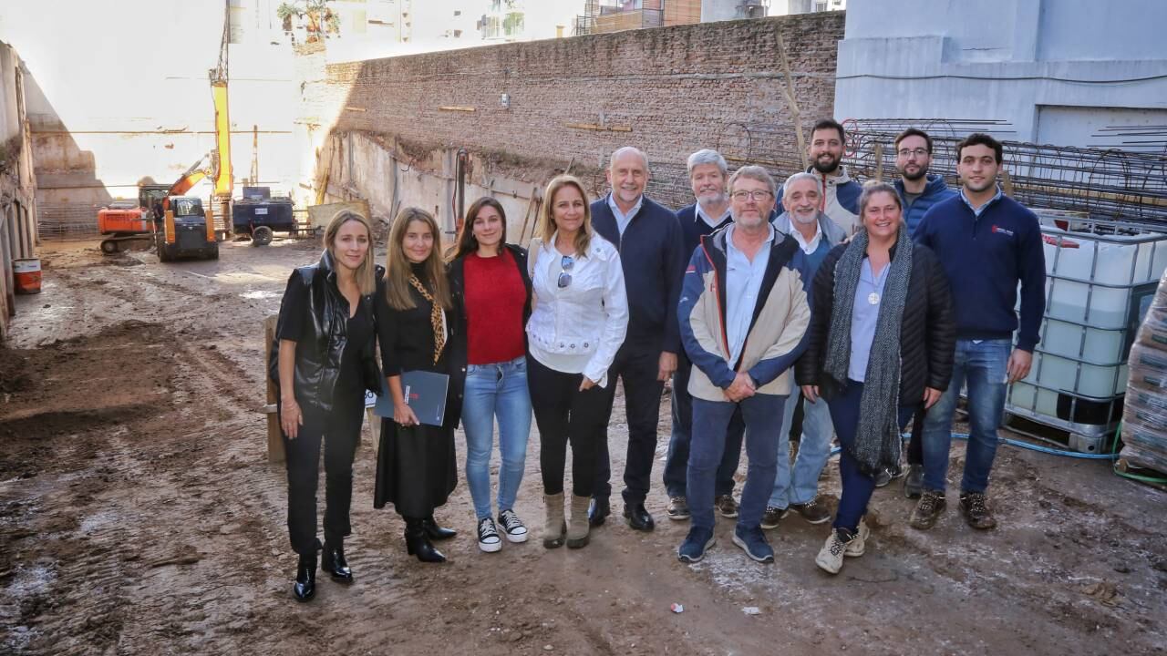 Perotti visitó el sitio de la explosión luego del inicio de la obra.