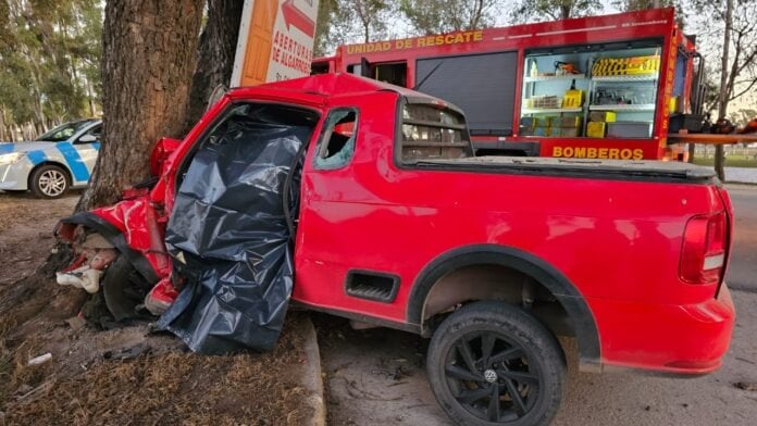 El siniestro vial se produjo al impactar una camioneta contra un árbol. La víctima fue identificada como Marco Boretto, de 20 años.