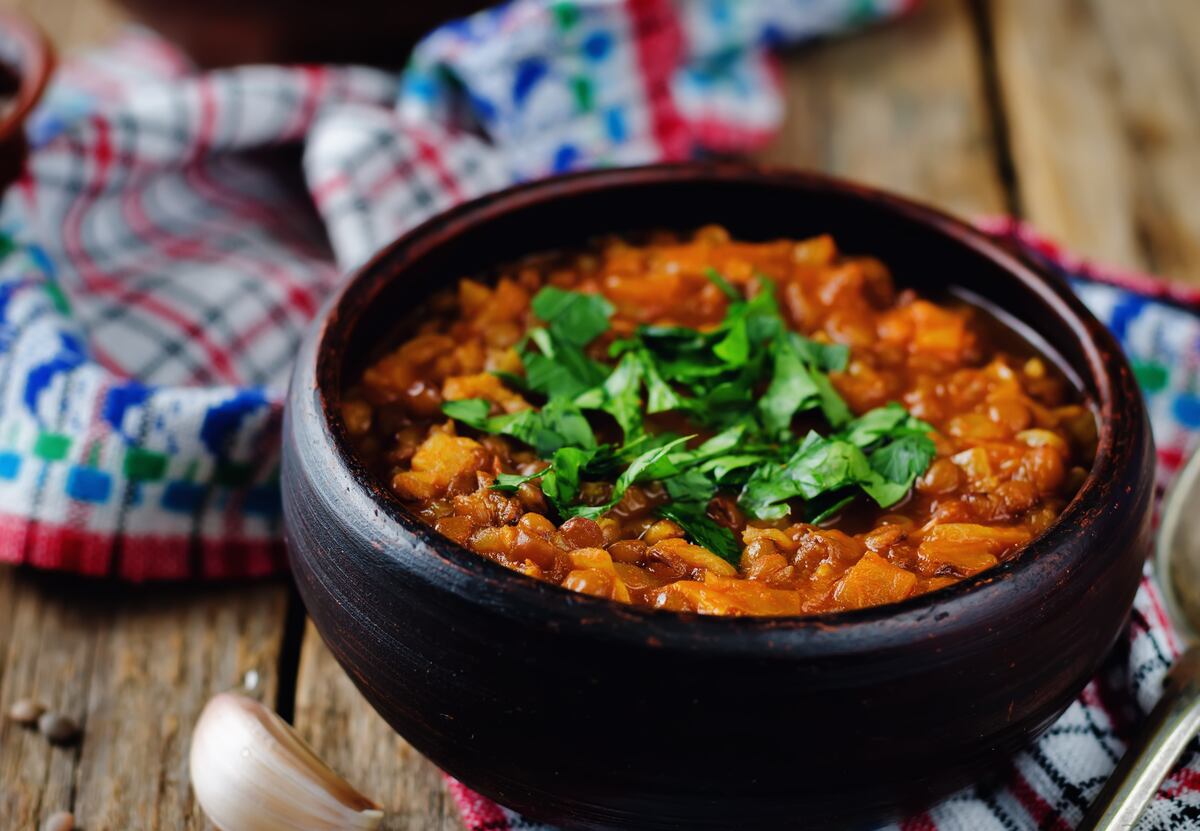 Cómo hacer guiso de lentejas: la receta perfecta para el otoño y lista en menos de 1 hora