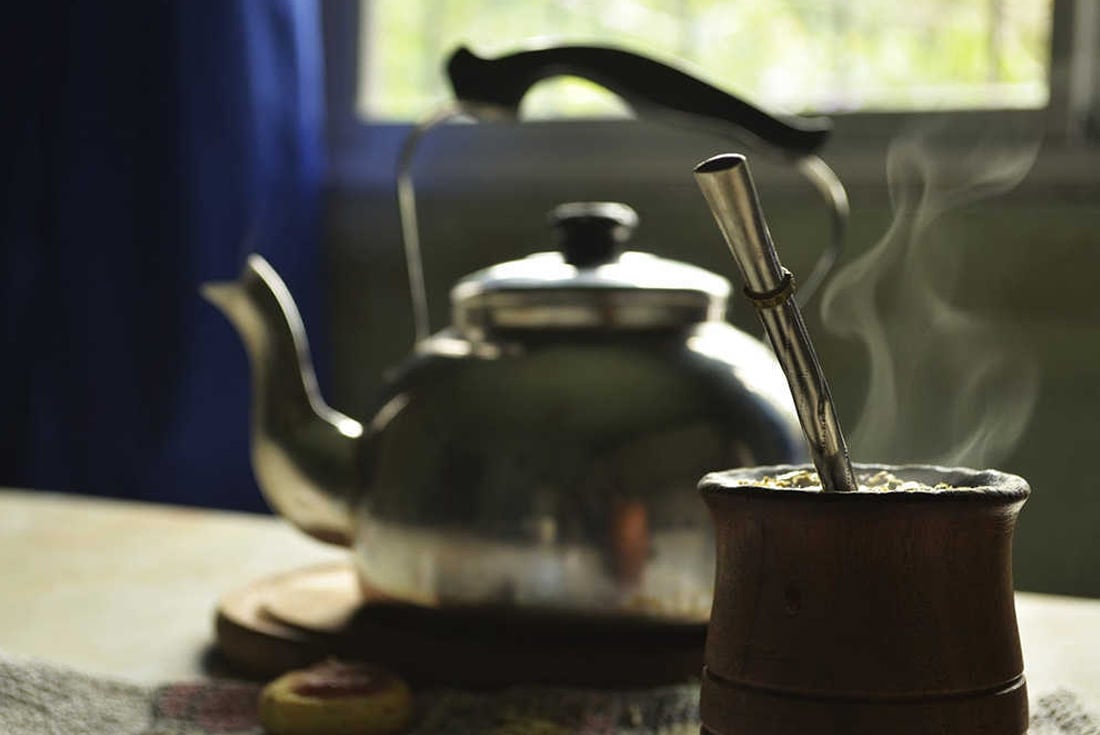 La recomendación final es disfrutar de un mate óptimo para tu salud y paladar: calienta el agua entre 75°C y 80ºC, asegurándote de que al llegar a tu organismo esté por debajo de los 55°C.