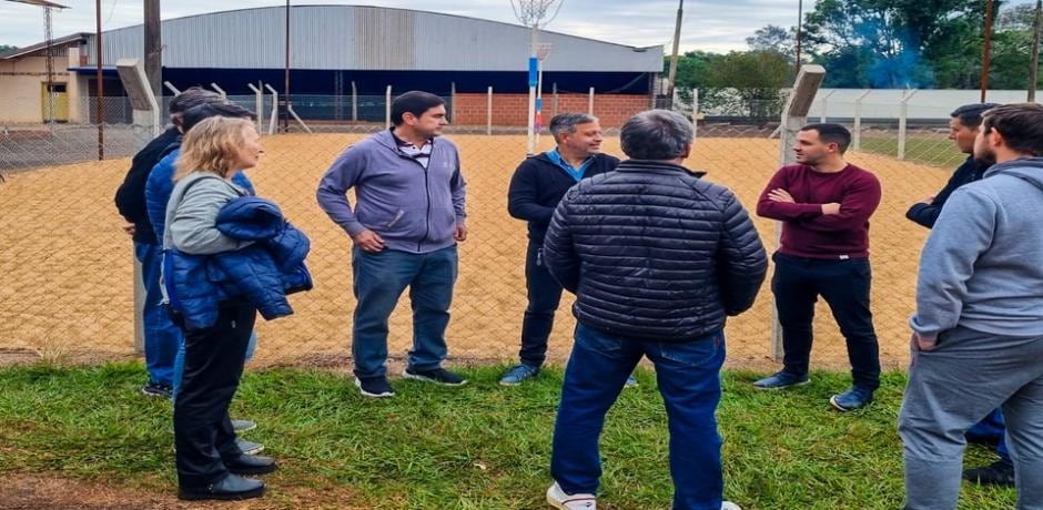 El director de Competencias Deportivas del Ministerio de Turismo y Deportes de la Nación junto a autoridades municipales y al Ministro de Deportes de la Provincia 