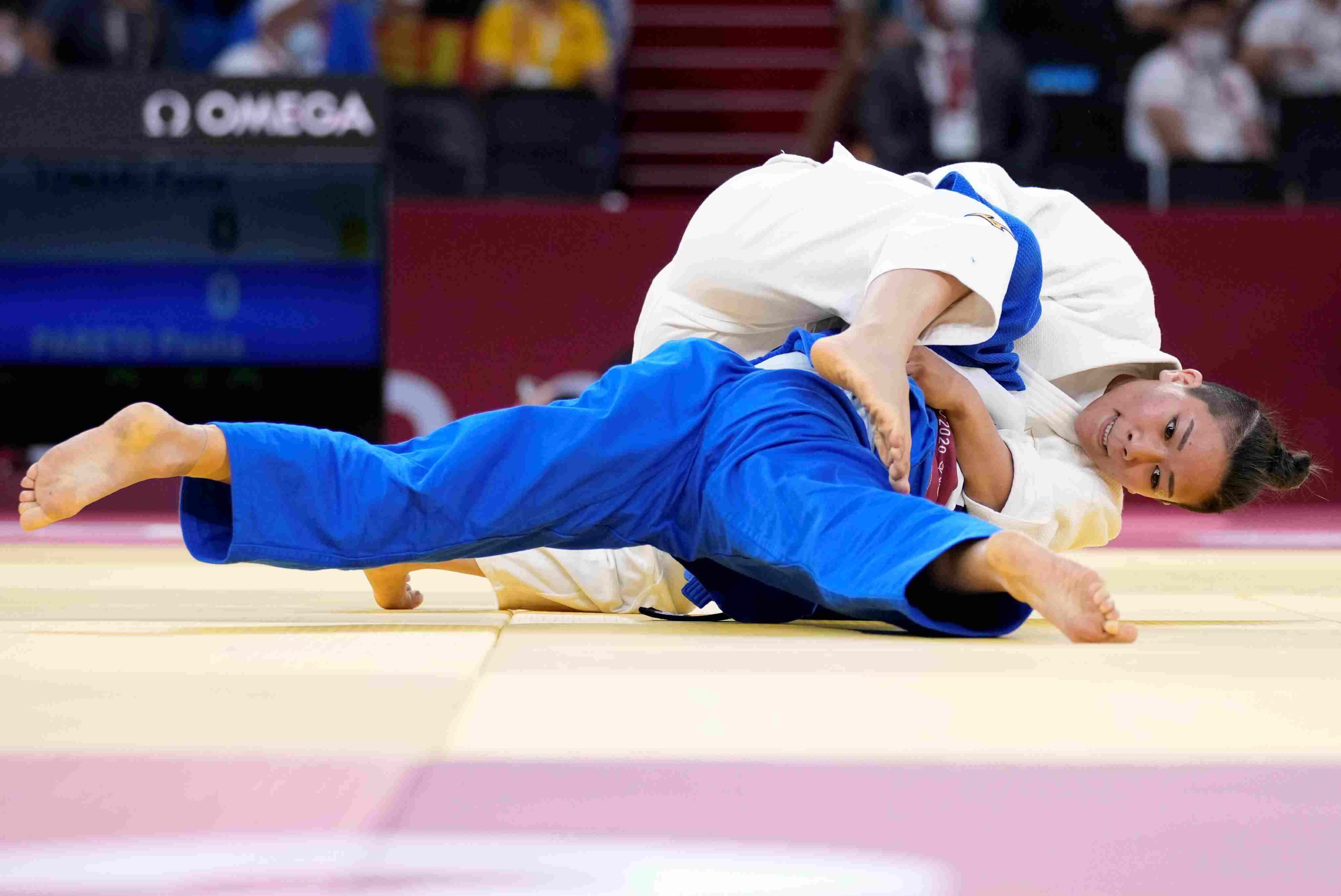 Paula Pareto, campeona olímpica en Río 2016, sufrió una lesión en el codo izquierdo en cuartos de final (AP)